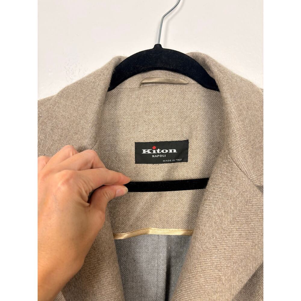 Kiton Napoli 100% Cashmere Herringbone Blazer Jacket Beige Like New IT 52 US 8 - Picture 7 of 7